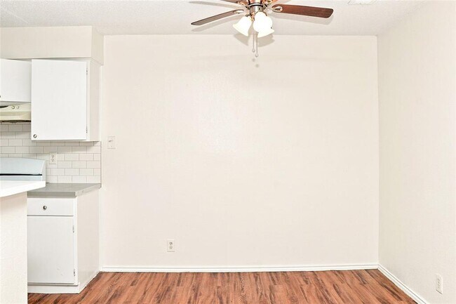 Foto del edificio - 6906 Deep Cir