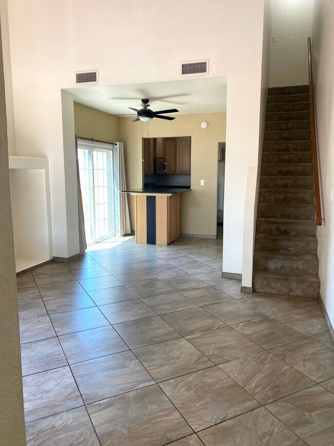 Foto del edificio - **SPECTACULAR - 2BEDROOM/1.5BATHROOM/1CAR ...