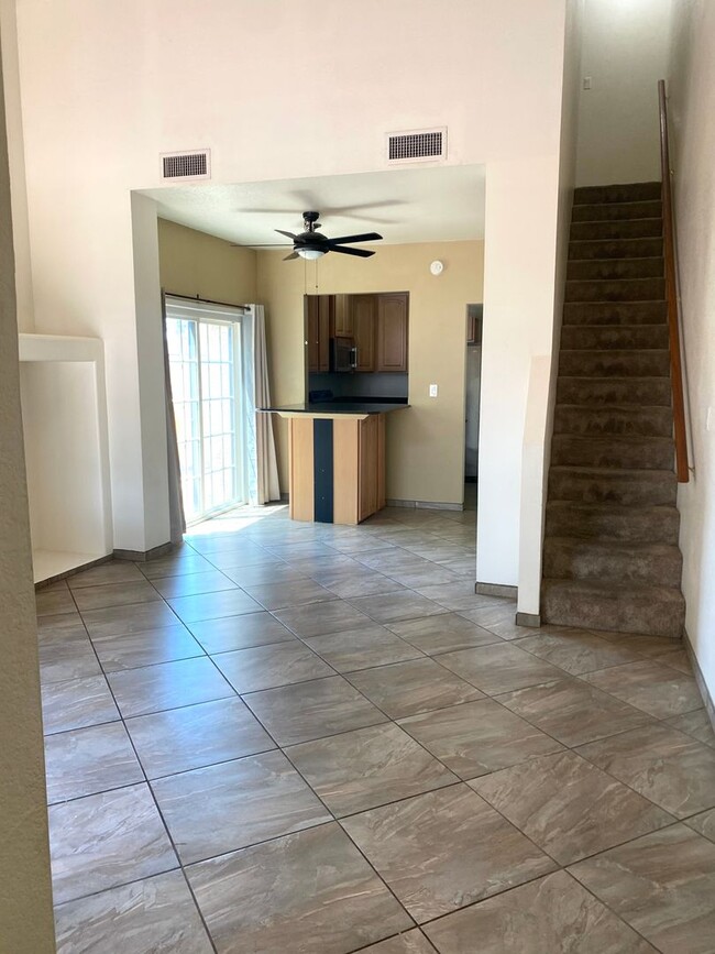 Building Photo - **SPECTACULAR - 2BEDROOM/1.5BATHROOM/1CAR ...