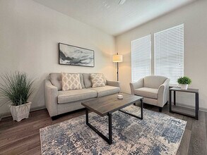 Building Photo - 1515 Flournoy Lp