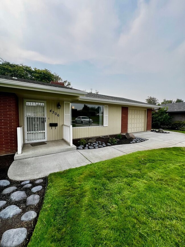 Foto del edificio - Fully Furnished home- perfect for traveling medical professionals!