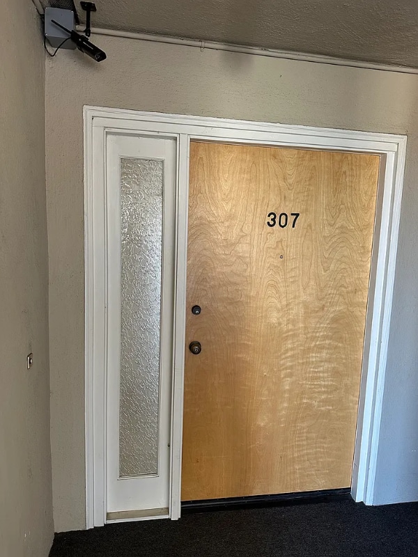 Building Photo - 1405 Oak Grove Ave