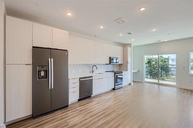 Building Photo - 4802 S Congress Ave