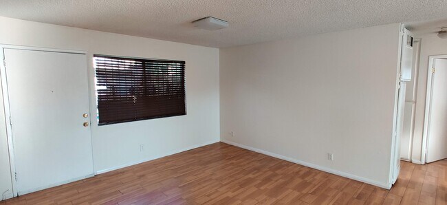 Building Photo - 4213 Lockwood Ave