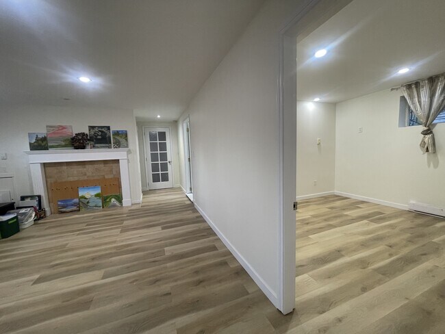 Building Photo - 937 Kinsac St