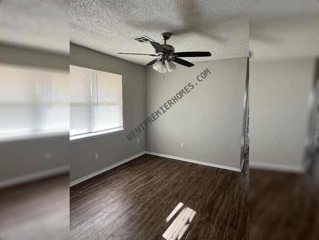 Foto del edificio - 7009 Miller Ave