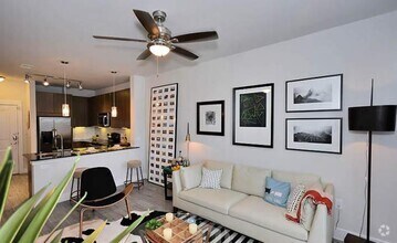 Building Photo - 333 E Greenbriar Ln
