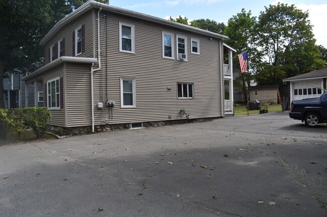 Building Photo - 469 Walnut St