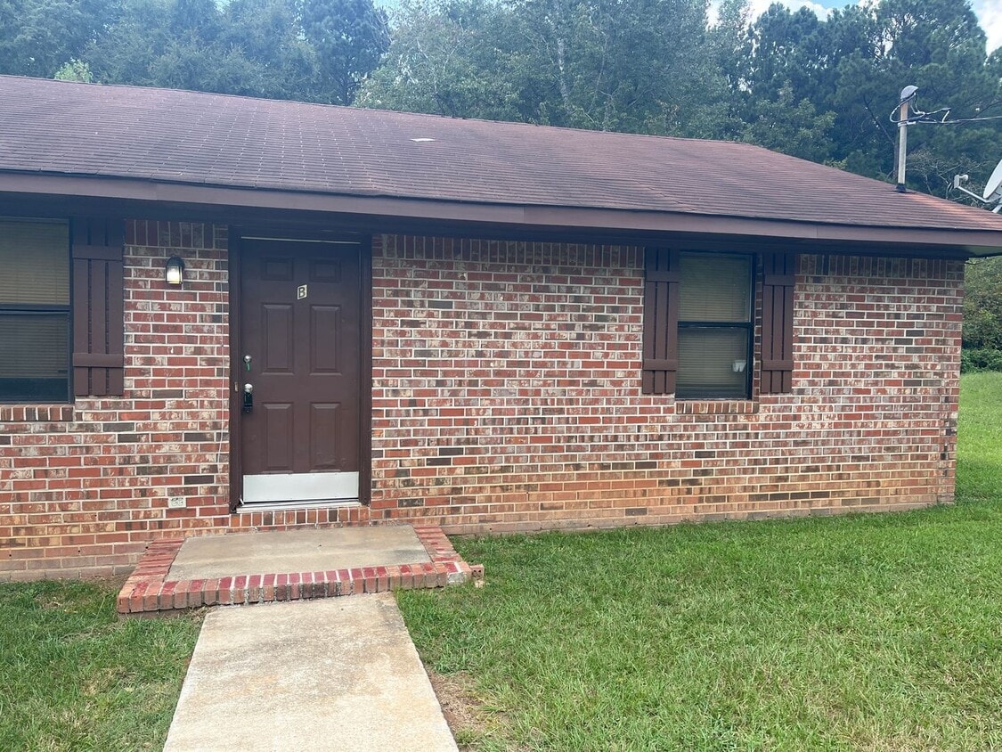 Primary Photo - 2 Bed 1 Bath Duplex