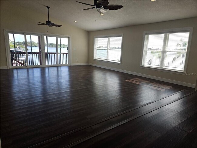 Building Photo - 5346 Bluepoint Dr