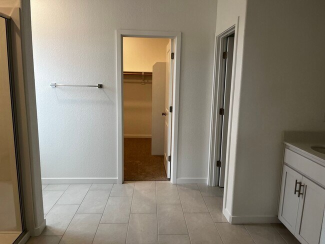 Building Photo - New 4 Bedroom Home with Next Gen Suite + S...