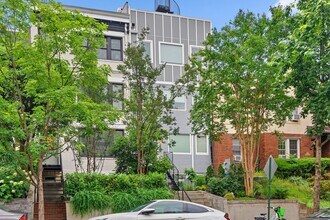 Building Photo - 2429 Ontario Rd NW