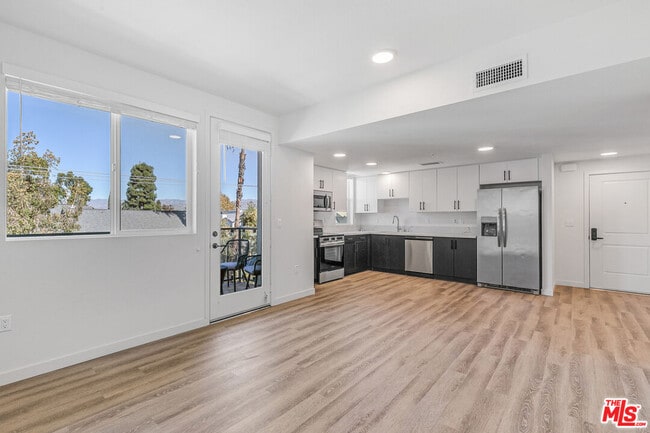 Building Photo - 10824 Blix St