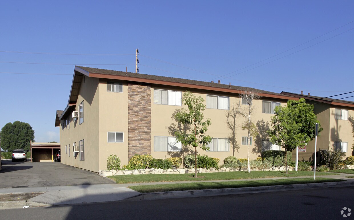 Primary Photo - 521 La Cadena Way
