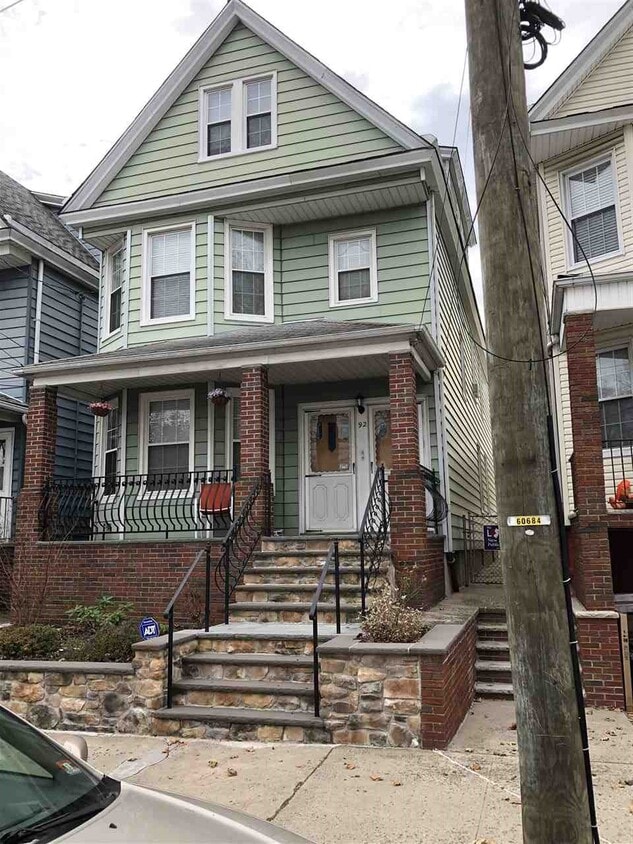 92 W 9th St, Bayonne, NJ 07002 Condo for Rent in Bayonne, NJ