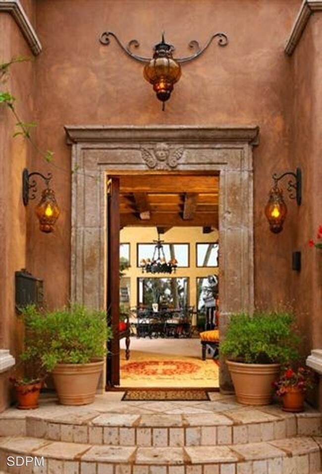 Foto del edificio - 5851 Soledad Mountain Rd