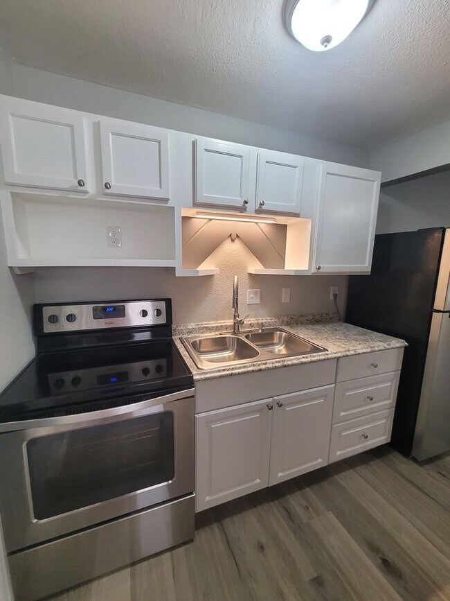 Foto del edificio - Remodeled Studio Apartment
