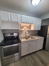 Building Photo - 4187 Sunset Dr