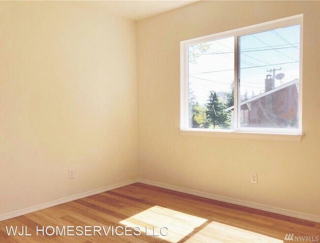 Building Photo - 4 br, 2 bath House - 5503 NE 5th Ave