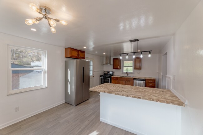 Foto del edificio - 3203 Hebron Dr