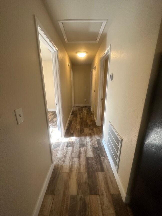 Building Photo - TEDDY DUPLEX