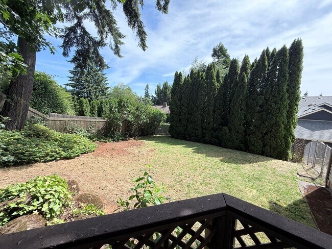 Foto del edificio - Beautiful 4 Bed, 2 Bath Single Family Home 2 Attached Car Garage and Laundry In Unit!