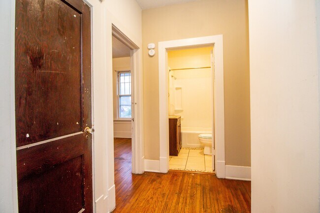 Foto del edificio - 4bed/2bath House right Downtown!!