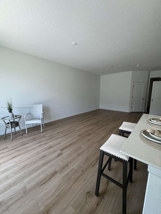 Building Photo - 2954 Savoir