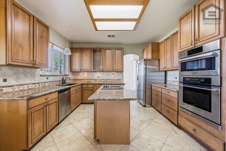 Building Photo - 6288 W Rose Garden Ln