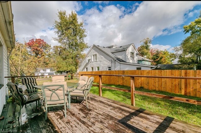 Building Photo - 270 W Glendale St