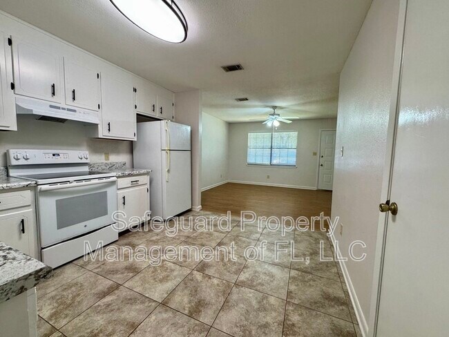 Building Photo - 4167 Ravenwood Dr