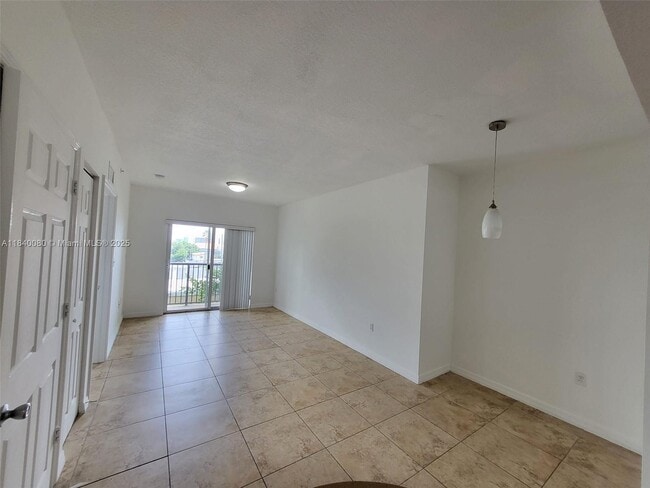 Building Photo - 435 SW 12th Ave