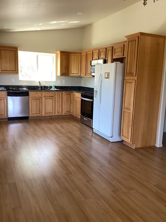 Foto del edificio - Charming Hillside Retreat in Prescott’s Highly Desirable Mountain Club