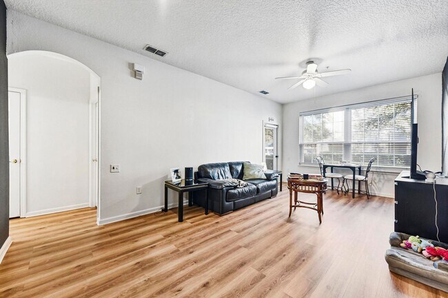 Foto del edificio - 2BD/2BA - The Overlook Condo