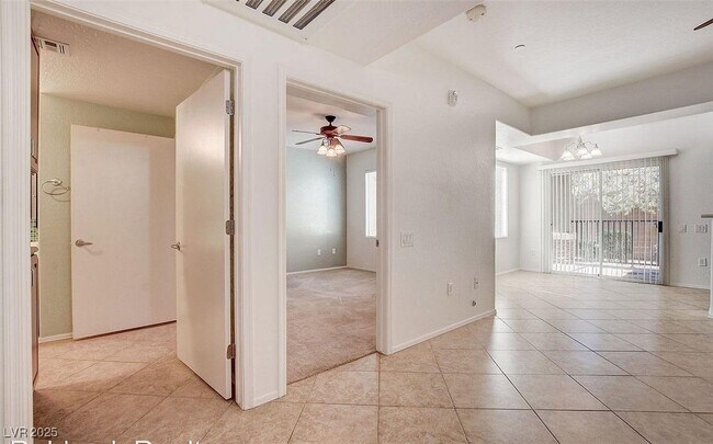 Foto del edificio - 6868 Sky Pointe Dr