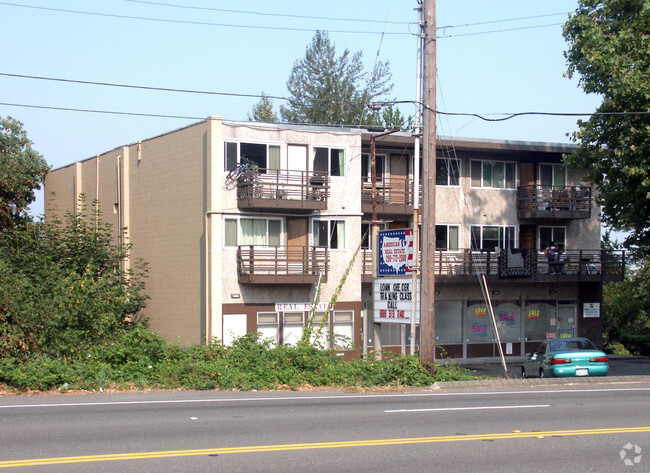 Primary Photo - Skyline Apartments