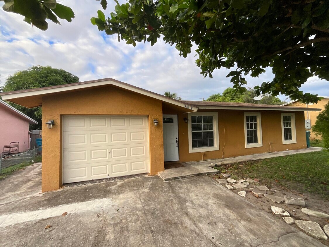 Foto principal - 609 W Ocean Ave