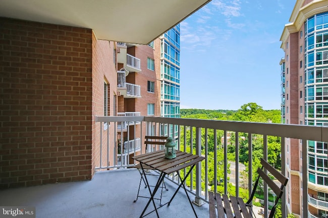 Foto del edificio - 3101 N Hampton Dr