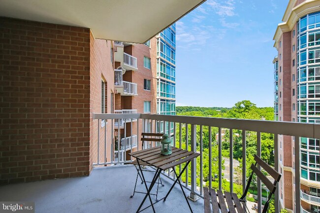 Building Photo - 3101 N Hampton Dr