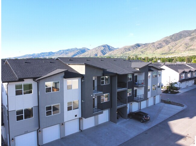 Building Photo - 463 W 60 S