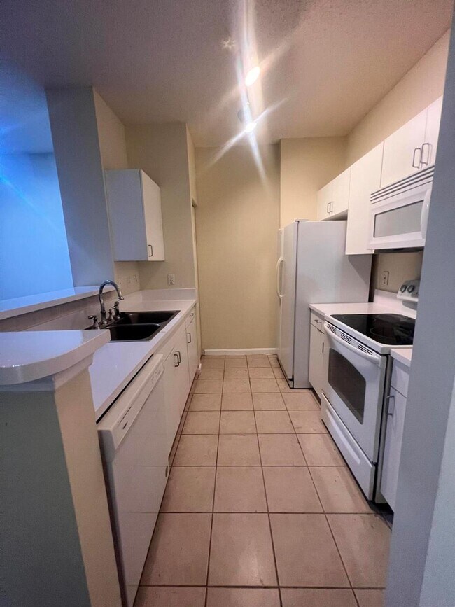 Building Photo - 780 S Sapodilla Ave