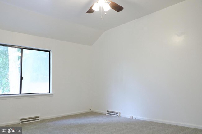 Building Photo - 17 Lanford Rd