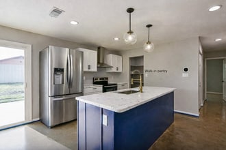 Building Photo - 2006 Robert E Lee Dr