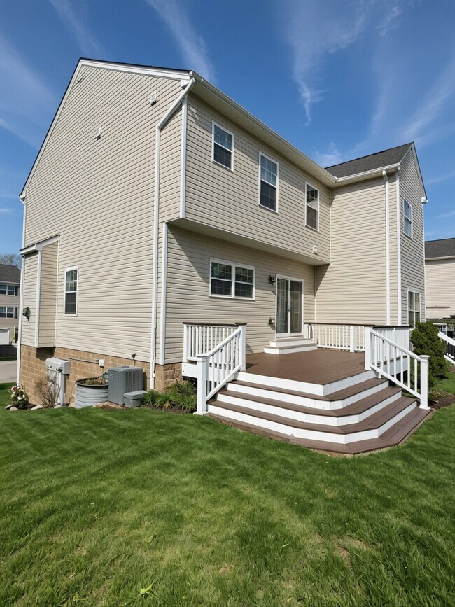 Foto del edificio - 680 Freedom Dr