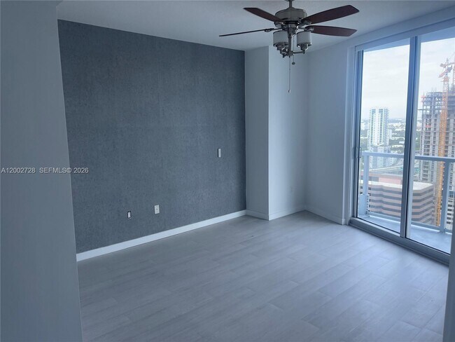 Foto del edificio - 185 SW 7th St