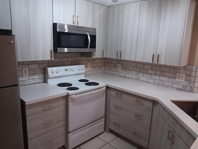 Foto del edificio - 5048 Lantana Rd