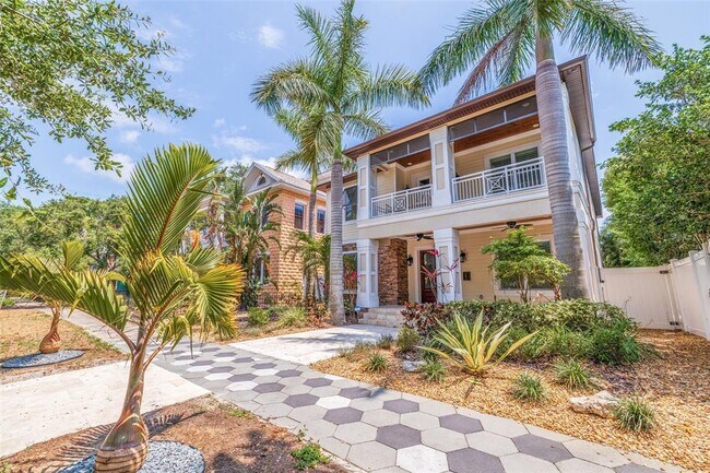 Building Photo - 310 8th Ave N