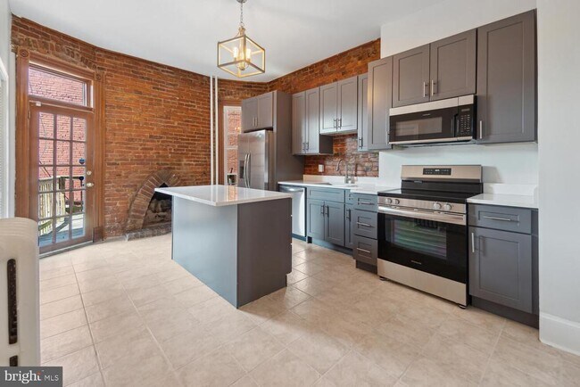 Building Photo - 3016 13th St NW