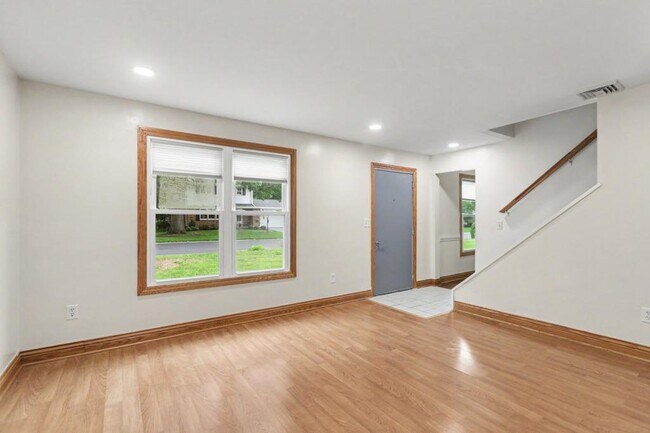 Foto del edificio - 136 Brookside Ave