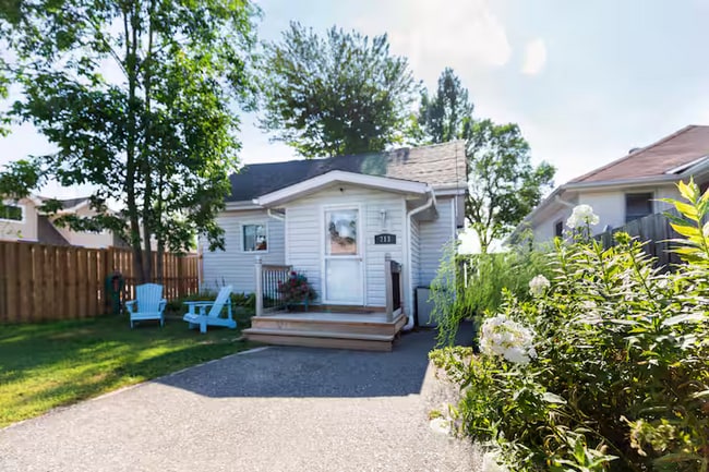 Building Photo - 713 Lakeshore Dr